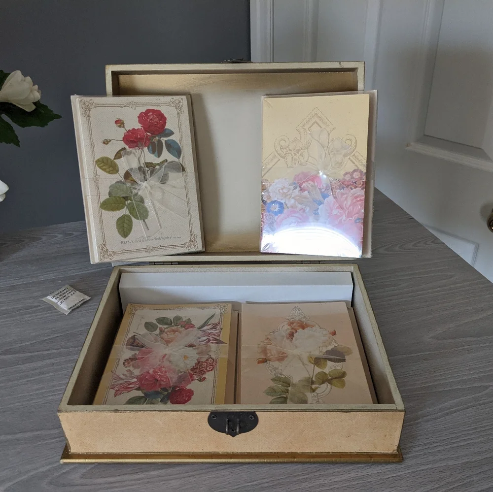 Wooden Box w/ 4 Packs of Notecards